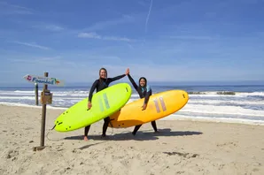Surfmeiden-geven-high-five